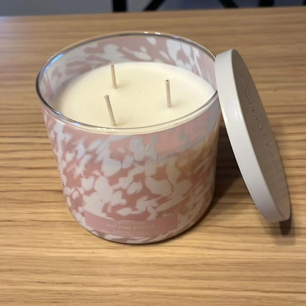 Bath & Body Works 3 Wick Candle. Hot Pink Cocoa